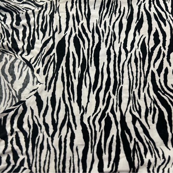 Women's Y2K Style Black & White Zebra Print V-Neck Top - Picture 5 of 5